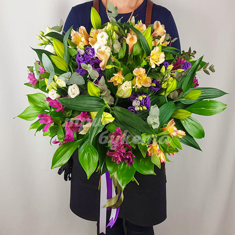 Букет из лилий и эустом