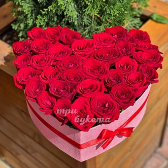 Сердце из 31 розы