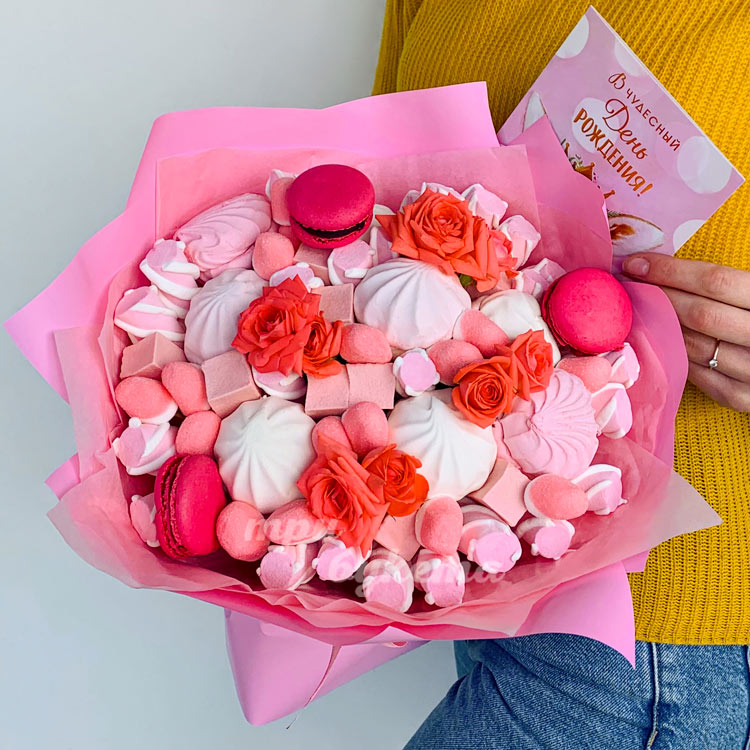 Букет из зефира "С Днем Рождения" (в руках)