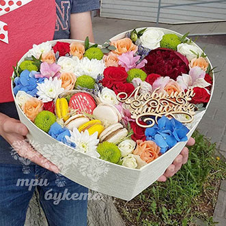 Коробка-сердце с цветами для мамы