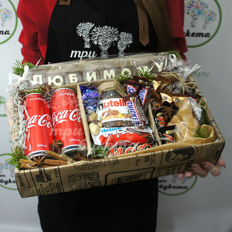 Набор любимому с колой и нутеллой (под углом)