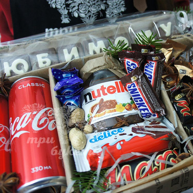 Набор любимому с колой и нутеллой (крупный план)