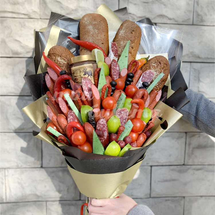 Букет из колбасок, хлеба и паштета