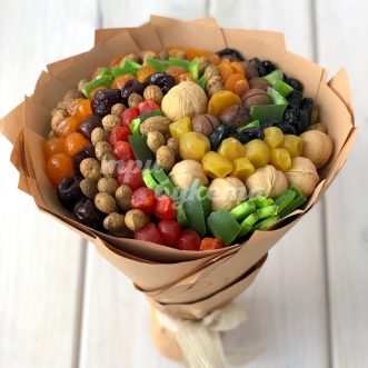 Ореховый букет с цукатами в крафте Ореховый букет с цукатами в крафте