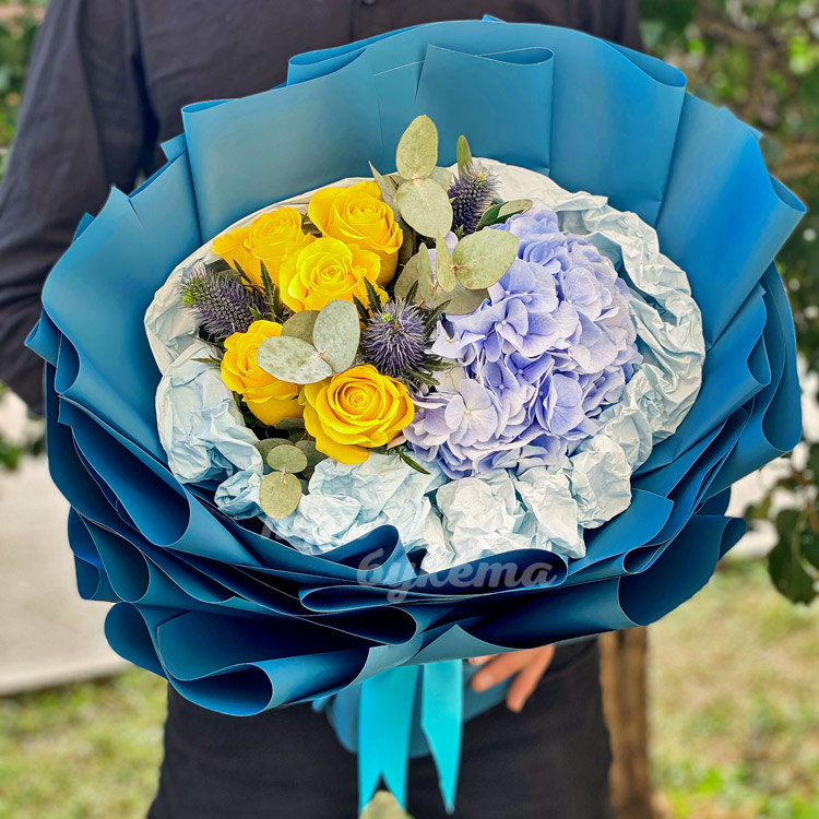 Сине-желтый букет цветов (крупный план)