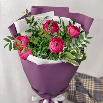 Букет из 5 розовых ранункулюсов Букет из 5 розовых ранункулюсов