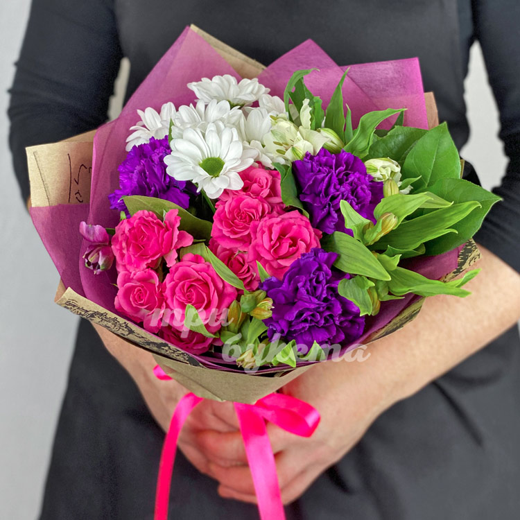Букет с фиолетовыми гвоздиками
