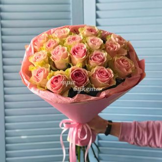 Букет из 17 розовых роз Эквадор